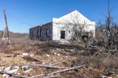 Donetsk Reg, Ukrayna 'daki Bogorodichne köyü Rus birliklerinin işgalinden sonra harabeye döndü.