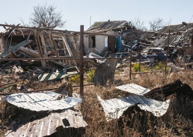 Donetsk Reg, Ukrayna 'daki Bogorodichne köyü Rus birliklerinin işgalinden sonra harabeye döndü.