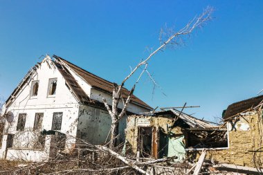 Donetsk Reg, Ukrayna 'daki Bogorodichne köyü Rus birliklerinin işgalinden sonra harabeye döndü.