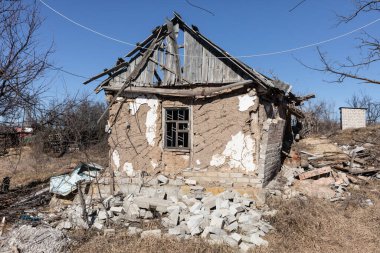 Donetsk Reg, Ukrayna 'daki Bogorodichne köyü Rus birliklerinin işgalinden sonra harabeye döndü.