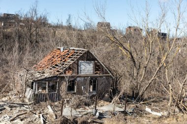 Donetsk Reg, Ukrayna 'daki Bogorodichne köyü Rus birliklerinin işgalinden sonra harabeye döndü.