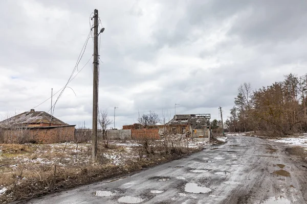 哈尔科夫地区Ruski Tyshky村的一条街上发现房屋被毁 — 图库照片