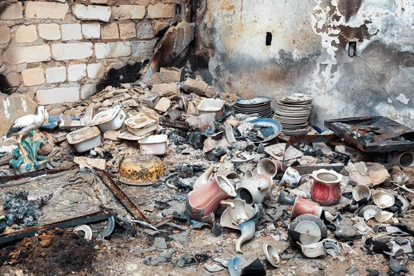 Kuchyňské Potřeby Které Byly Roztroušeny Explozí Jsou Vidět Jednom Bytů — Stock fotografie