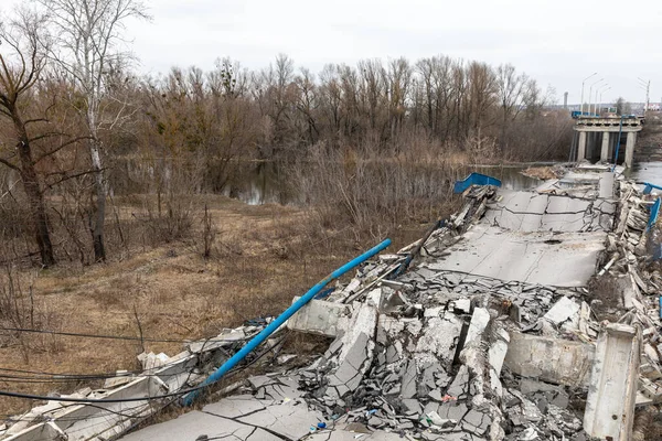 Vista Del Puente Destruido Sobre Río Cerca Izyum Región Kharkiv — Foto de Stock