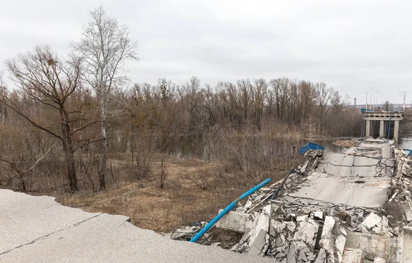 Vista Del Puente Destruido Sobre Río Cerca Izyum Región Kharkiv — Foto de Stock