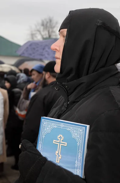Kyiv Ukraine Mar 2023年3月31日 莫斯科乌克兰东正教牧首辖区的信徒封锁了乌克兰基辅Pechersk Lavra修道院的一个教堂入口 — 图库照片