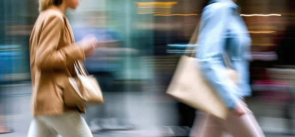 Abstract Image Two Women Bags Motion Big City Street Blurred — Stock Photo, Image