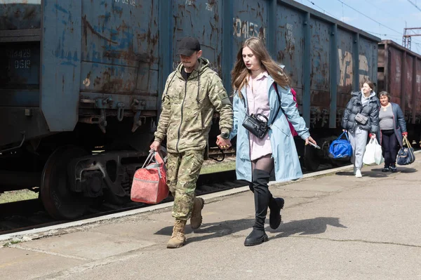 Kramatorsk Ukraine Apr 2023年4月4日 克拉玛托尔斯克火车站已经成为乌克兰士兵及其亲人的永久集会地点 — 图库照片