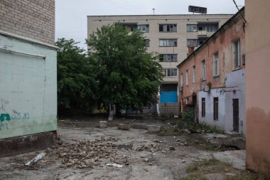 Kherson, Ukrayna, Haziran. 12, 2023: Kherson sokaklarında kaos ve yıkım