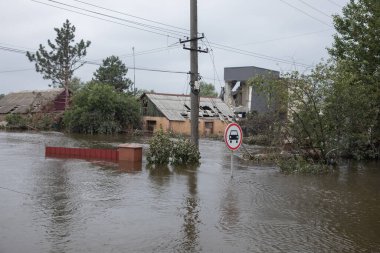 Kherson, Ukrayna, Haziran. 12, 2023 Kherson caddelerini su bastı.