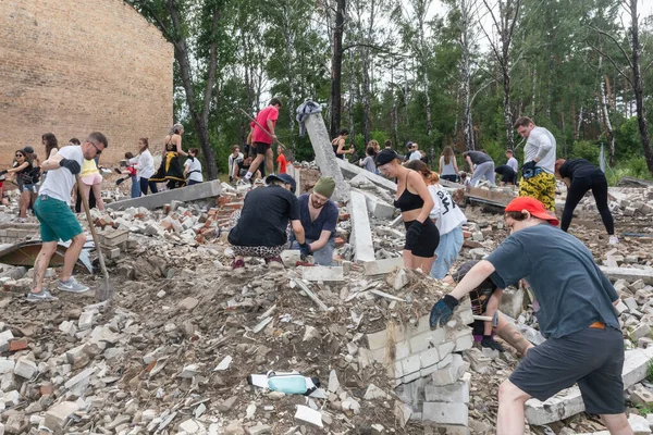 Yahidne Ukraine Július Önkéntesek Szervezet Javítás Együtt Tiszták Törmelék Egy — Stock Fotó