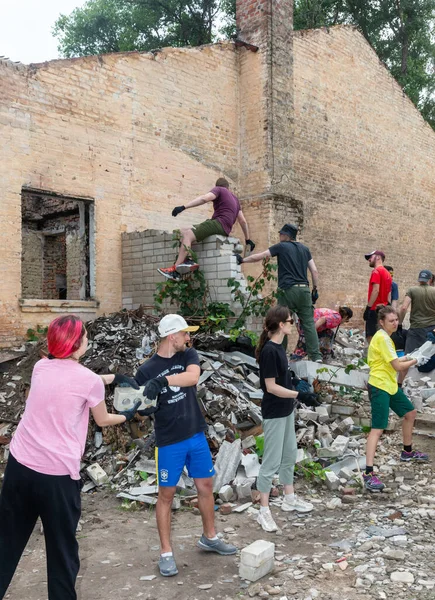 Yahidne Ukraine Juli Vrijwilligers Van Organisatie Repair Together Zijn Duidelijk — Stockfoto