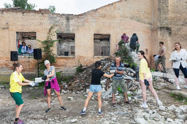 Yahidne Ukraine Julho Voluntários Organização Repair Together São Claros Escombros — Fotografia de Stock