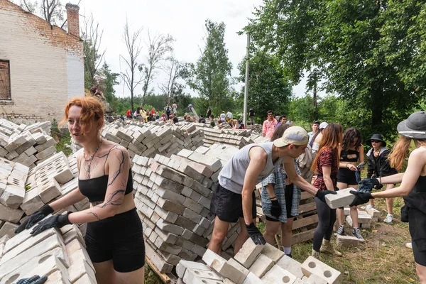Yahidne Ucrania Julio Voluntarios Organización Reparar Juntos Limpian Los Escombros — Foto de Stock