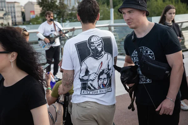 Homem Vestido Com Uma Camiseta Com Uma Foto Russa Slogan — Fotografia de Stock
