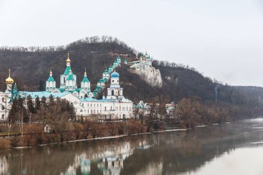Svyato Uspenskaya Svyatogirska lavra, Svyatogirsk, Donetsk bölgesi, Ukrayna. Svyatogirsky Manastırı. Ukrayna Ortodoks Kilisesi Ortodoks Manastırı