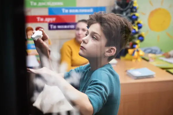 Kharkiv Ucraina Dicembre 2023 Bambini Ucraini Frequentano Lezioni Una Scuola — Foto Stock