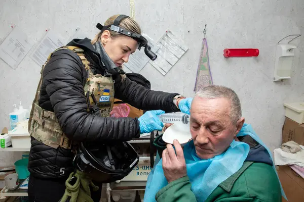 Siversk Donetsk Reg Ucraina Mar 2024 Medico Della Missione Volontaria — Foto Stock