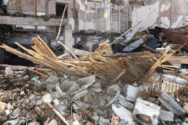KYIV, UKRAINE - Mar. 30, 2024: Kyiv 'deki Sanat Akademisi' nin yıkılan binasının bir parçası.