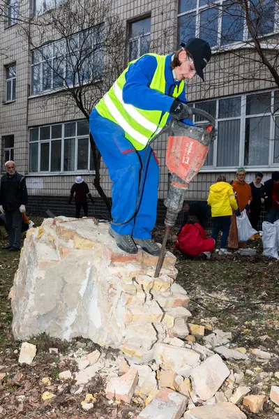 Kyiv Ukraine Mars 2024 Des Étudiants Des Volontaires Enlèvent Des Image En Vente