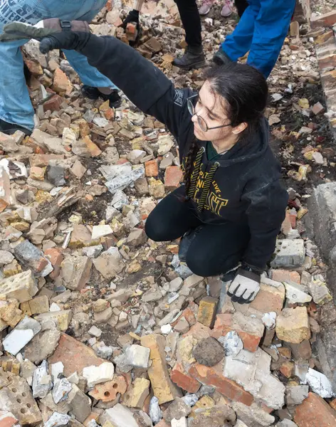 Kyiv Ucrania Mar 2024 Estudiantes Voluntarios Eliminan Los Escombros Academia Imágenes de stock libres de derechos