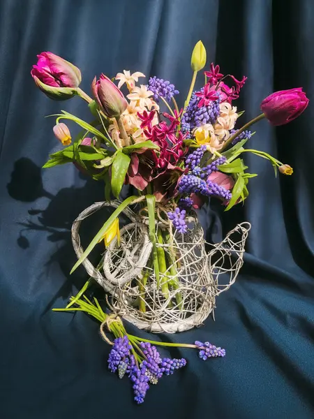 Romantyczny Bukiet Pierwszych Kwiatów Ogrodowych Sztuka Układania Kwiatów Obrazek Stockowy