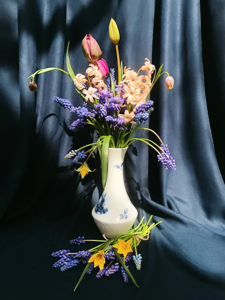 Bouquet Romantique Des Premières Fleurs Jardin Art Disposition Des Fleurs — Photo