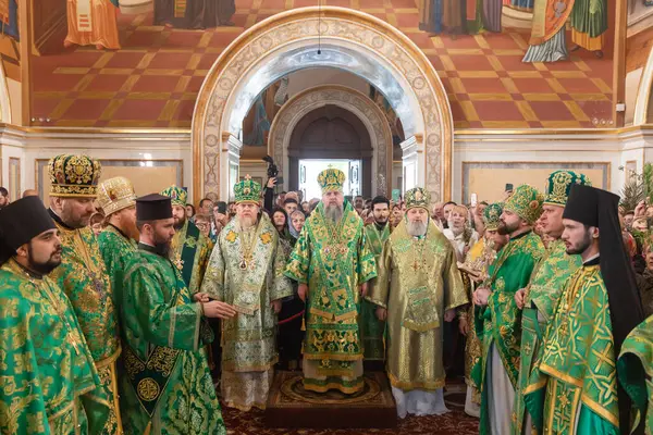 stock image KYIV, UKRAINE - Apr. 28, 2024: Priests And Believers Of The Orthodox Church Of Ukraine Attend A Service Which Marks The Orthodox Feast Of Palm Sunday