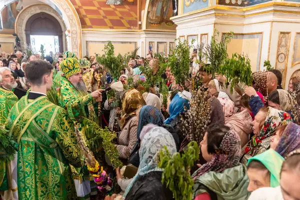 Kyiv Ukraine Apr 2024年2月28日 乌克兰东正教的牧师和信徒参加在棕榈主日举行的宗教仪式 图库图片