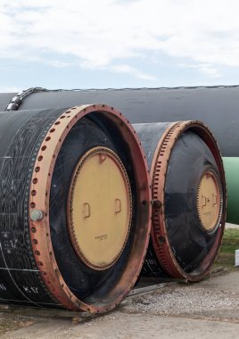 MYKOLAIV Reg, UKRAINE - Jun. 03, 2024: Stratejik füze kuvvetleri müzesinde kıtalararası balistik füzenin bir parçası görülüyor