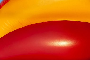 Oyun zamanı için parlak renkli plastik oyun parkının soyut arkaplanı ve dokusu