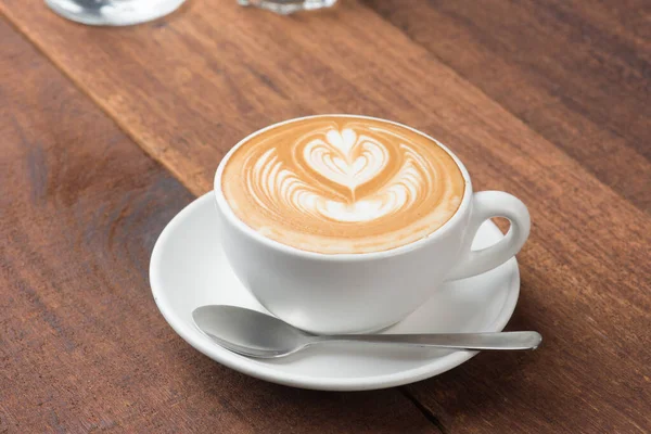 Latte Kaffee Kunst Mit Holz Hintergrund lizenzfreie Stockfotos