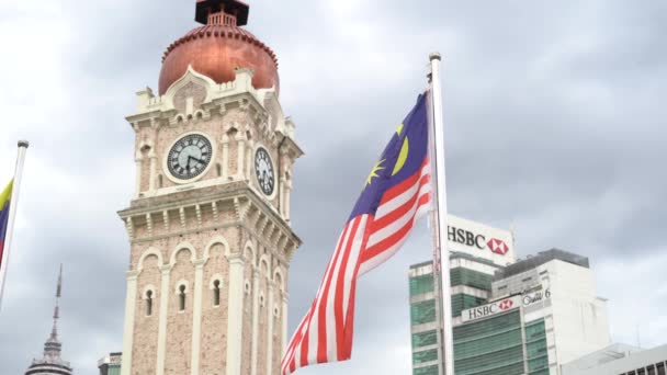 Torre Del Reloj Bandera Malasia — Vídeos de Stock