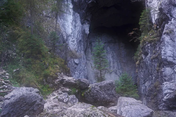Τεράστιο Τοπίο Σπηλαίων Μιας Φυσικής Σπηλιάς Στα Ασβεστολιθικά Βουνά — Φωτογραφία Αρχείου