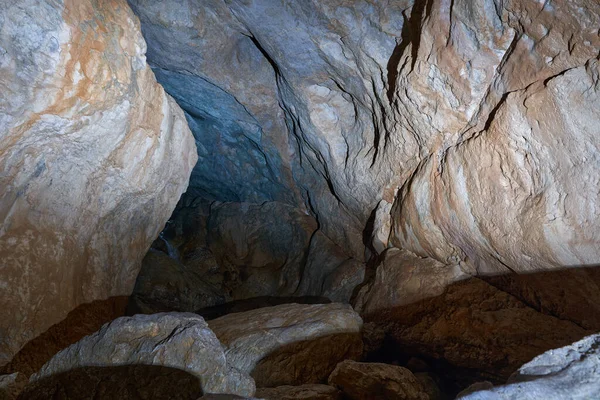 Τεράστιο Τοπίο Σπηλαίων Μιας Φυσικής Σπηλιάς Στα Ασβεστολιθικά Βουνά — Φωτογραφία Αρχείου