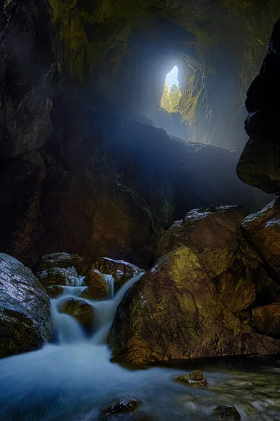 Σπήλαιο Υπόγειο Ποτάμι Από Cetatile Ponorului Ρουμανία — Φωτογραφία Αρχείου