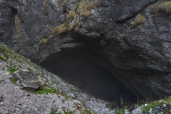 Caverna Enorme Paesaggio Una Grotta Naturale Tra Montagne Calcaree — Foto Stock
