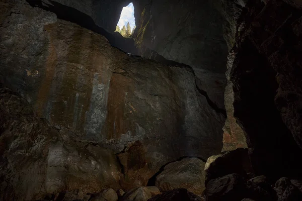 Внутри Пещеры Понорулуй Глубине Карстовой Системы Подземными Реками Источниками — стоковое фото