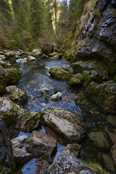 Rio Gerado Por Uma Nascente Carste Nas Montanhas Calcário — Fotografia de Stock