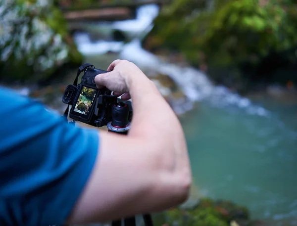 Nature Photographer Shooting Landscapes Canyon Covered Moss Luxuriant Vegetation River — Stock Photo, Image