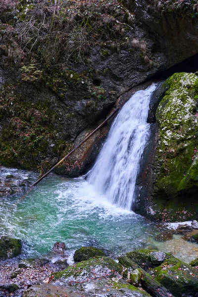 Waterfall Luxuriant Canyon Covered Moss Lush Vegetation Azure Waters — Stock Photo, Image