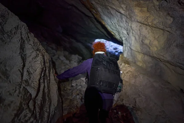 Woman Backpack Hiking Cave Underground — Stock Photo, Image