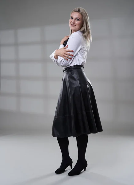 Femme Affaires Jupe Noire Chemise Blanche Portrait Studio Pleine Longueur — Photo