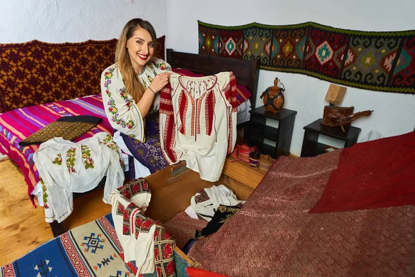 Young Romanian Woman Opening Wedding Chest Many Traditional Costumes Try — Stock Photo, Image