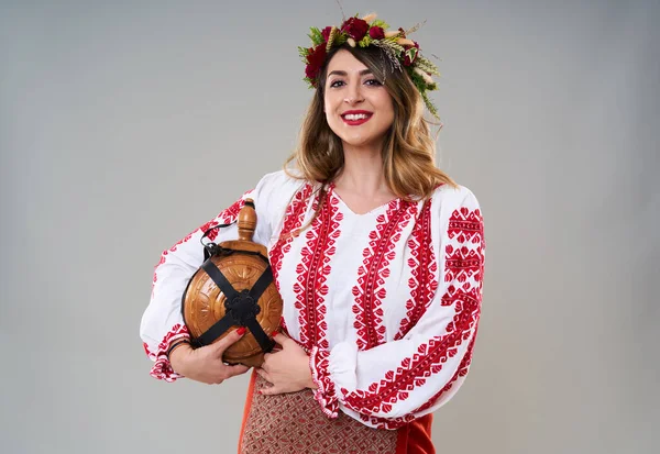 Mujer Joven Traje Tradicional Rumano Vintage Popular Aislado Sobre Fondo —  Fotos de Stock
