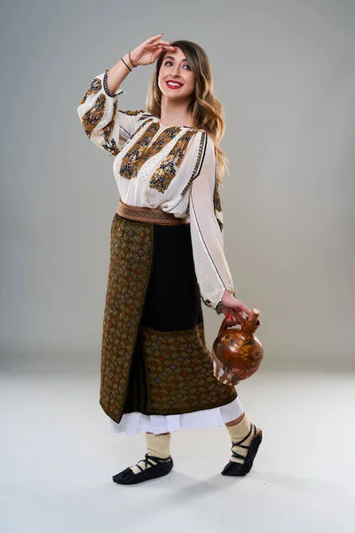 Jeune Femme Costume Roumain Traditionnel Vintage Populaire Isolé Sur Fond — Photo