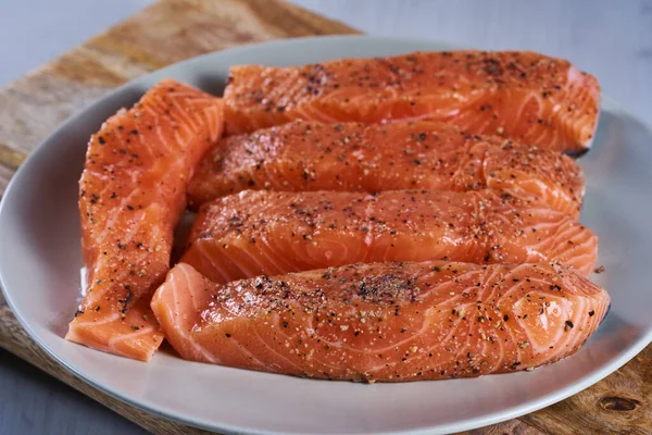 Seasoned Salmon Steak Fillets Plate Closeup — Stock Photo, Image