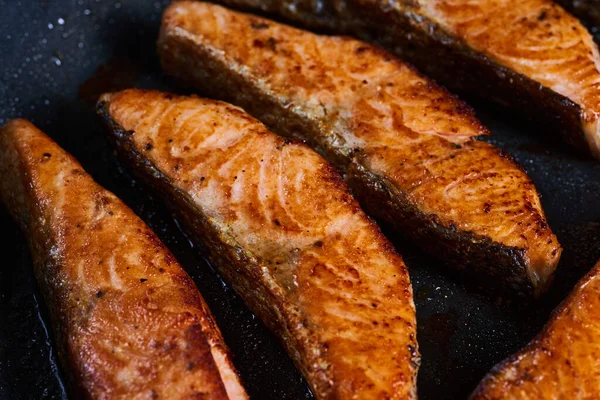 Salmon Fillets Frying Pan Cooking Seared Juicy — Stock Photo, Image