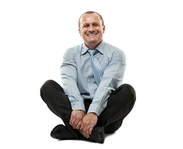 Szczęśliwy Dojrzały Biznesmen Siedzi Skrzyżowanymi Nogami Odizolowany Białym Tle — Zdjęcie stockowe