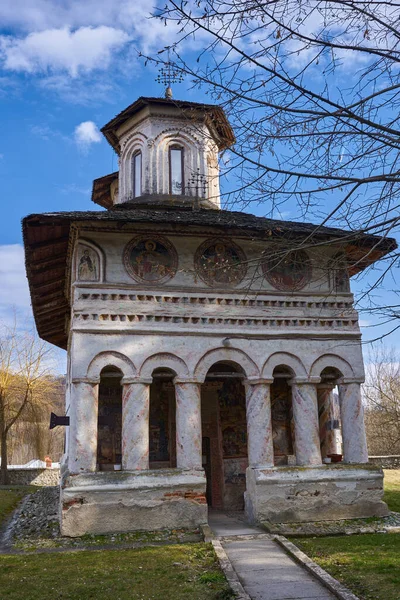 Średniowieczny Xiv Wieczny Kościół Rustykalnej Wiosce — Zdjęcie stockowe